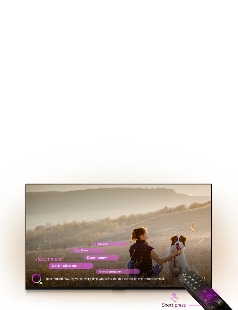Un téléviseur LG affiche l’image d’une femme et d’un chien dans un grand champ. En bas de l’écran, le texte ? Recommandez de nouveaux mots-clés à chaque fois que vous appuyez sur la touche micro de la télécommande ? s’affiche à c?té d’un cercle rose-violet. Les barres roses indiquent les mots-clés suivants : Films avec des chiens, Exposition de chiens, Documentaire, Détente, Animation d’animaux. Devant le téléviseur LG, la LG Magic Remote est orientée vers le téléviseur avec des cercles concentriques violet fluo autour de la touche micro. à c?té de la télécommande, l’image d’un doigt appuyant sur un bouton et le texte ? Appui court ? s’affichent.