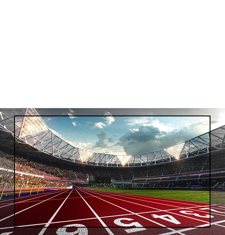 écran de téléviseur montrant un stade avec une image en plan rapproché d’une piste de course. Le stade est rempli de spectateurs.