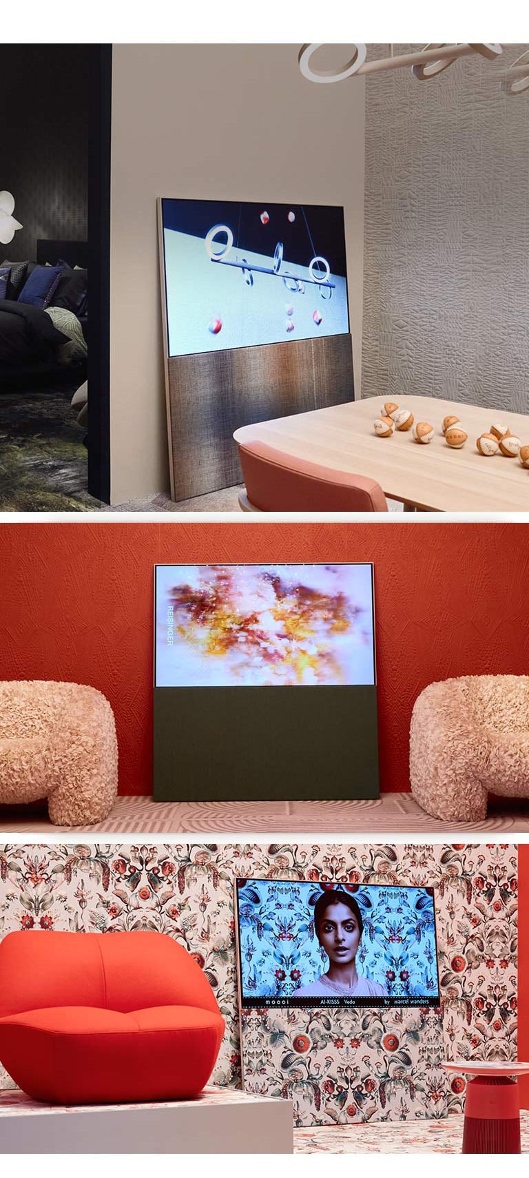 L’image du haut montre l’Easel adossé à un mur dans une pièce de couleur neutre, montrant à l’écran une ?uvre d’art abstraite représentant des balles de baseball. En face de la télévision se trouve une table en bois sur laquelle sont également posées des balles de baseball. 	 L’image en bas à droite montre l’Easel adossé à un mur à motifs floraux de couleur rouge et verte. L’écran affiche la photo d’une femme sur le même fond que le mur qui l’entoure. Le support en tissu texturé présente également le même motif. à c?té de la télévision se trouve un canapé rouge d’une place. L’image en bas à gauche montre l’Easel adossé à un mur texturé de couleur terre cuite. Une image abstraite rouge, orange et violette remplit l’écran. De chaque c?té de la télévision se trouvent des canapés d’une place, beiges et texturés.