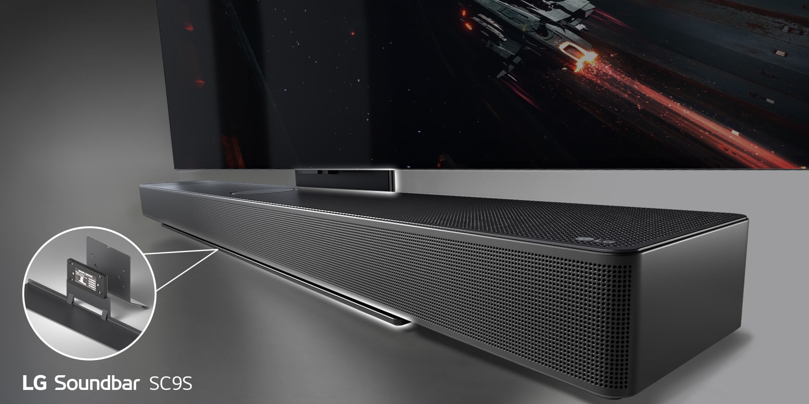 Vue diagonale du téléviseur LG OLED série C et de la barre de son SC9S. La barre de son est représentée en surbrillance pour mettre en évidence le support WOW de la barre de son SC9S. En bas à gauche, l’image du support WOW est agrandie.