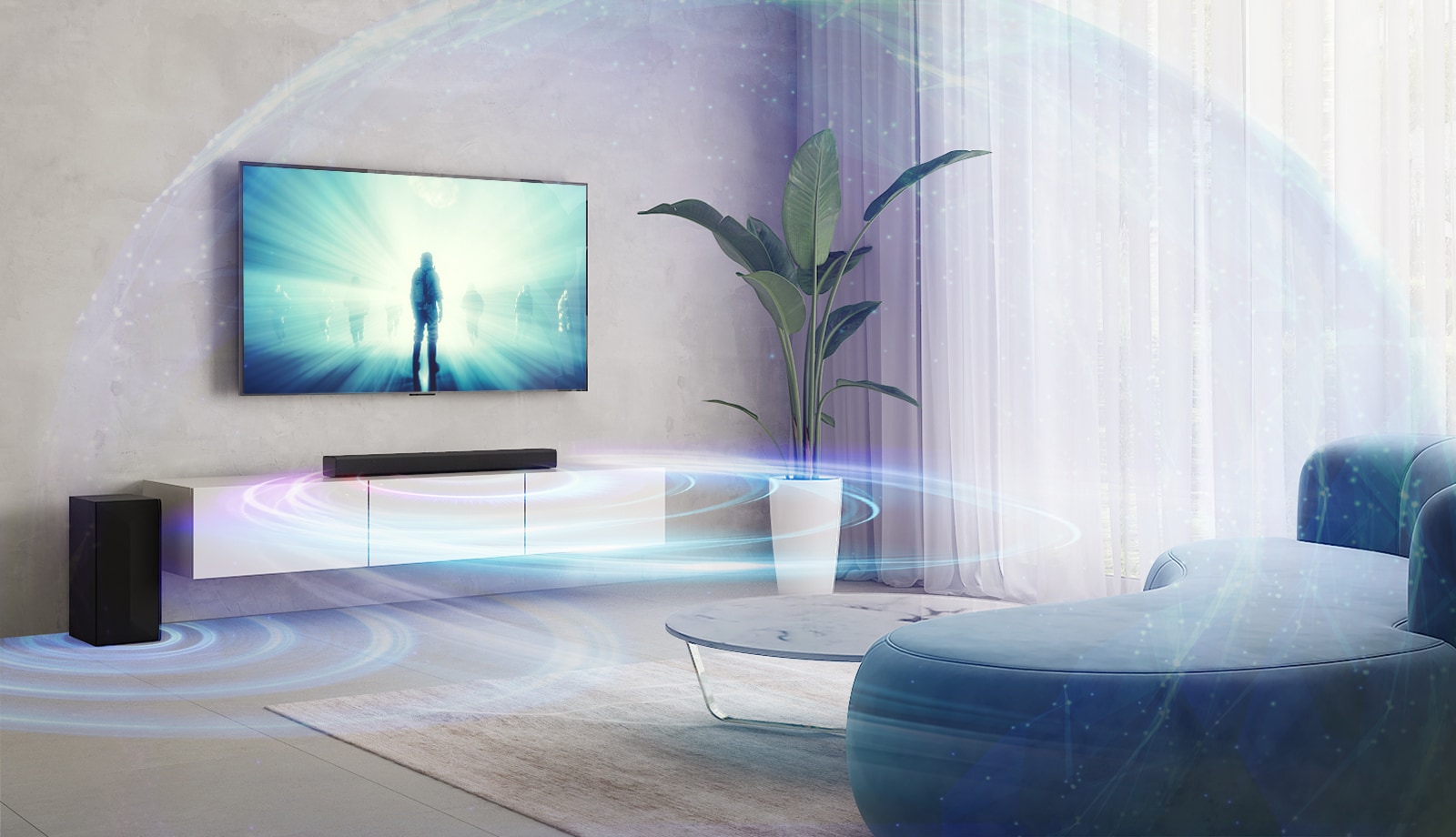 Dans le salon, le téléviseur LG est accroché au mur. Un film est diffusé sur l’écran du téléviseur. La barre de son LG se trouve juste en dessous du téléviseur sur une étagère beige avec un haut-parleur arrière placé à gauche. Le logo DTS Virtual:X appara?t en bas à droite de l’image.