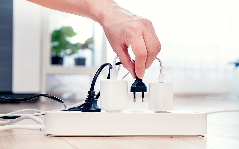 Débrancher le moniteur avant de nettoyer l'écran