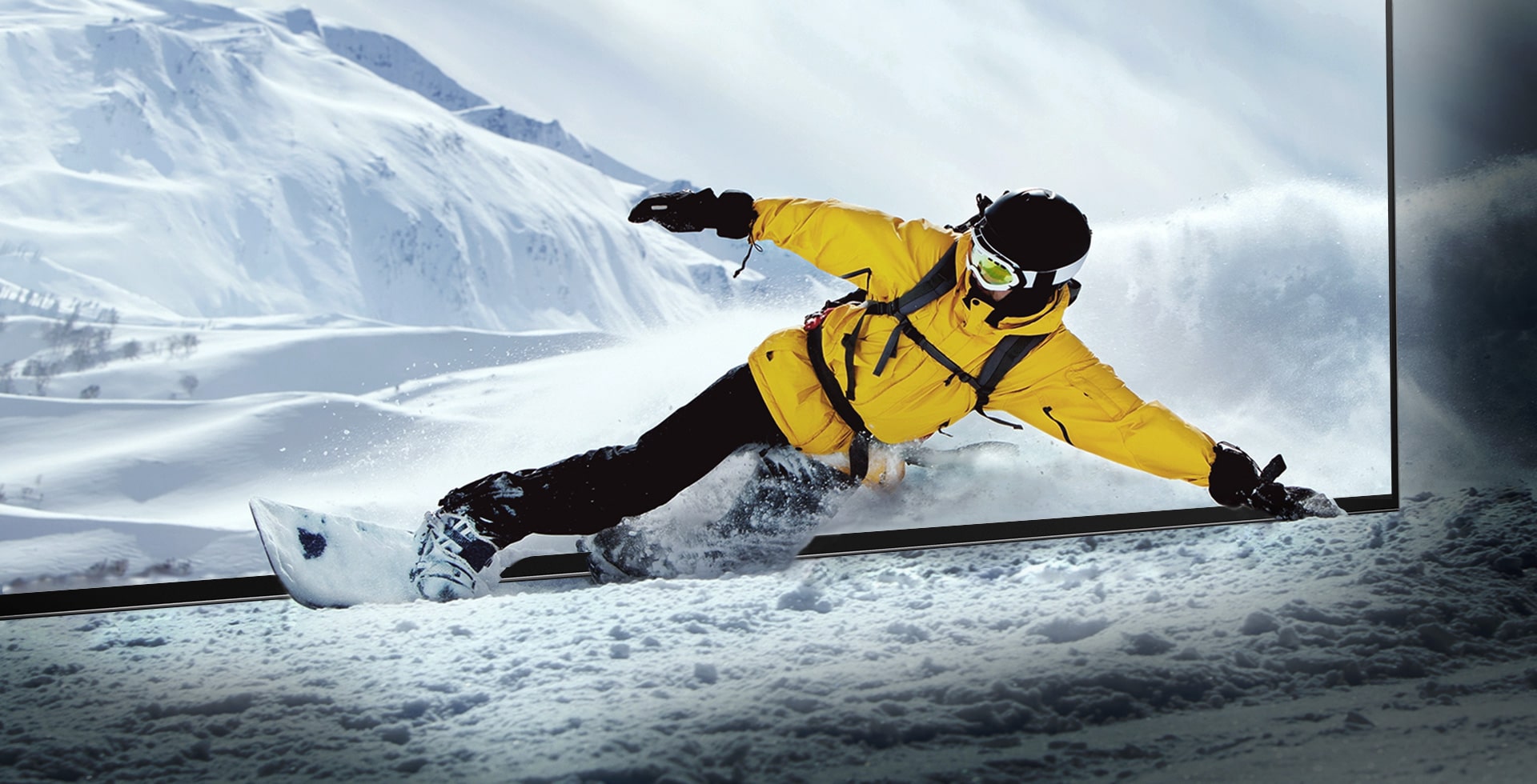 Un snowboarder sale de la pantalla del LG OLED para seguir deslizándose por una nieve que cobra vida en la habitación.