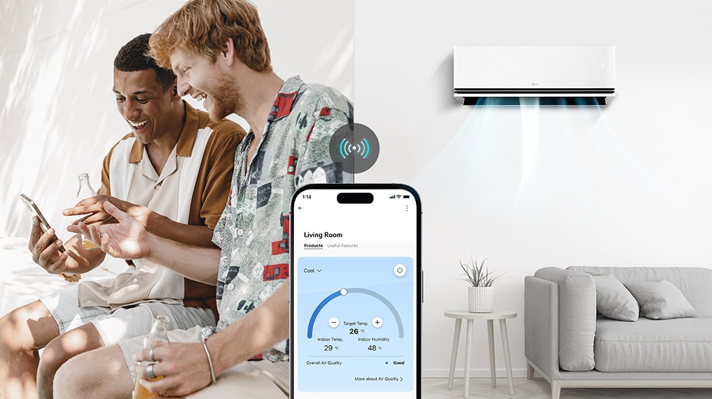 M?nner kühlen ihr Zuhause vor, indem sie die Klimaanlage per ThinQ? einschalten, nachdem sie das Haus verlassen haben.