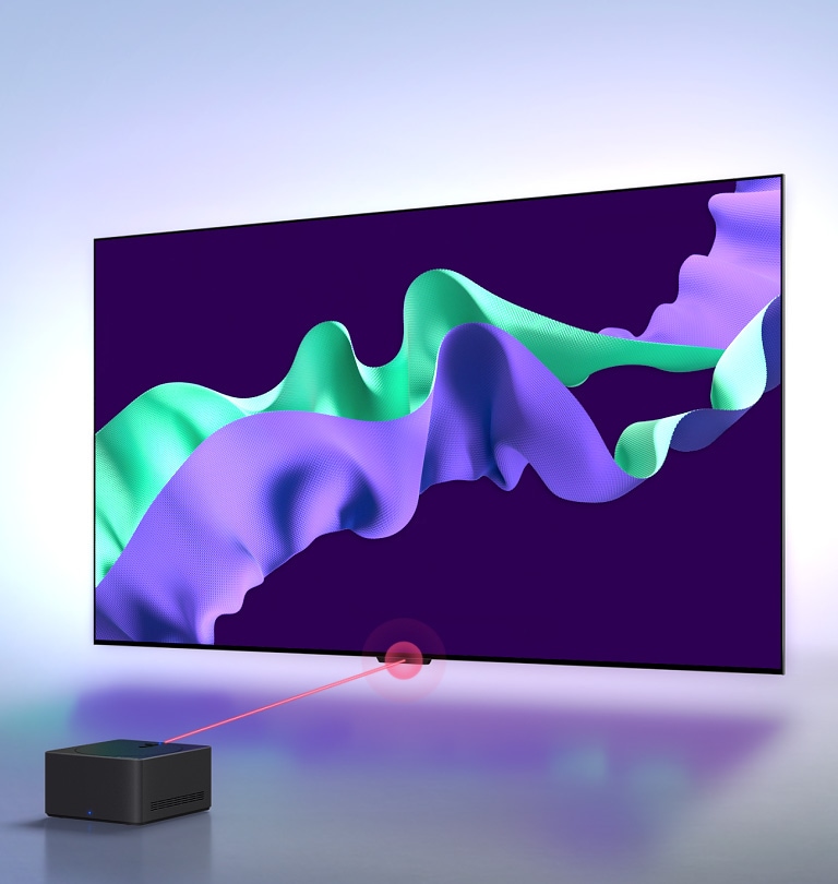 Der LG SIGNATURE OLED M4 zeigt ein abstraktes Kunstwerk in Lila und Minzgrün auf dem Bildschirm. Dann bewegt sich der Fernseher zurück und dreht sich in einen 45-Grad-Winkel, so dass eine Zero Connect Box vor dem Fernseher auf einem Standfu? in einem dunklen Raum sichtbar wird. Ein rotes Wi-Fi-Signal erscheint und ein roter Strahl wird in Richtung des Fernsehers ausgesendet.