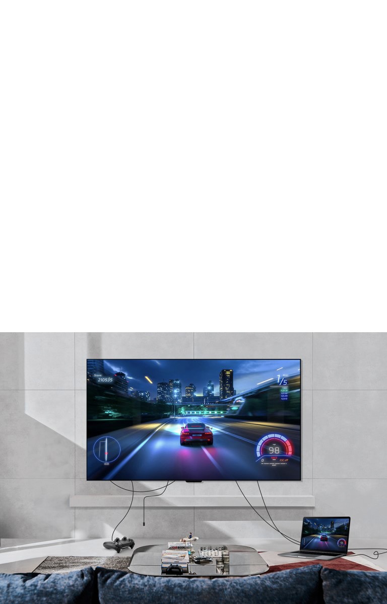 LG OLED evo M4 sumontuotas ant svetain?s sienos, o ?aidim? konsol? ir ne?iojamasis kompiuteris sujungti netvarkingais laidais per vis? kambar?. Konsol? ir ne?iojamasis kompiuteris i?nyksta, paskui pasirodo tvarkingai ant stalo pad?ta ?Zero Connect Box“ d??ut?. Pasirodo raudonas ?Wi-Fi“ signalas ir ? televizori? sklinda raudonas spindulys, ir pasirodo raudoni apskritimai.