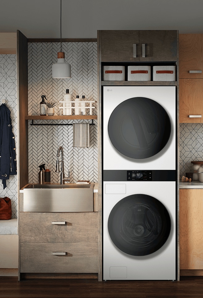 LG Einbau-Waschmaschine und -Trockner im Stapeldesign in einem modernen Waschraum mit Holzschr?nken und Sitzbank