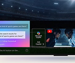 Um close da tela da LG QNED TV mostrando como o AI Search funciona. Uma pequena janela de bate-papo está aberta, mostrando como o usuário perguntou quais partidas esportivas est?o disponíveis. O AI Search responde por bate-papo, mostrando miniaturas dos conteúdos disponíveis. Há também um prompt para perguntar ao Microsoft Copilot. 