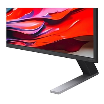 Vista frontal e lateral da Smart TV 4K LG QNED evo AI QNED85, mostrando suas dimens?es de comprimento, largura, altura e profundidade.