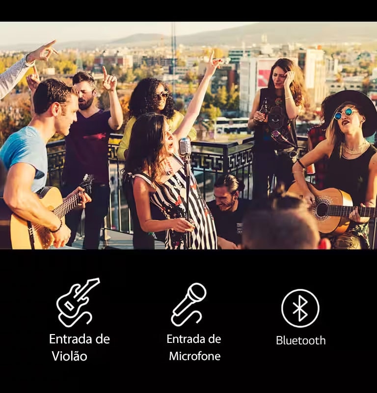 Tem gente curtindo show acústico com LG XBOOM XL9. Abaixo da imagem, s?o mostrados ícones de guitarra, microfone e bluetooth.