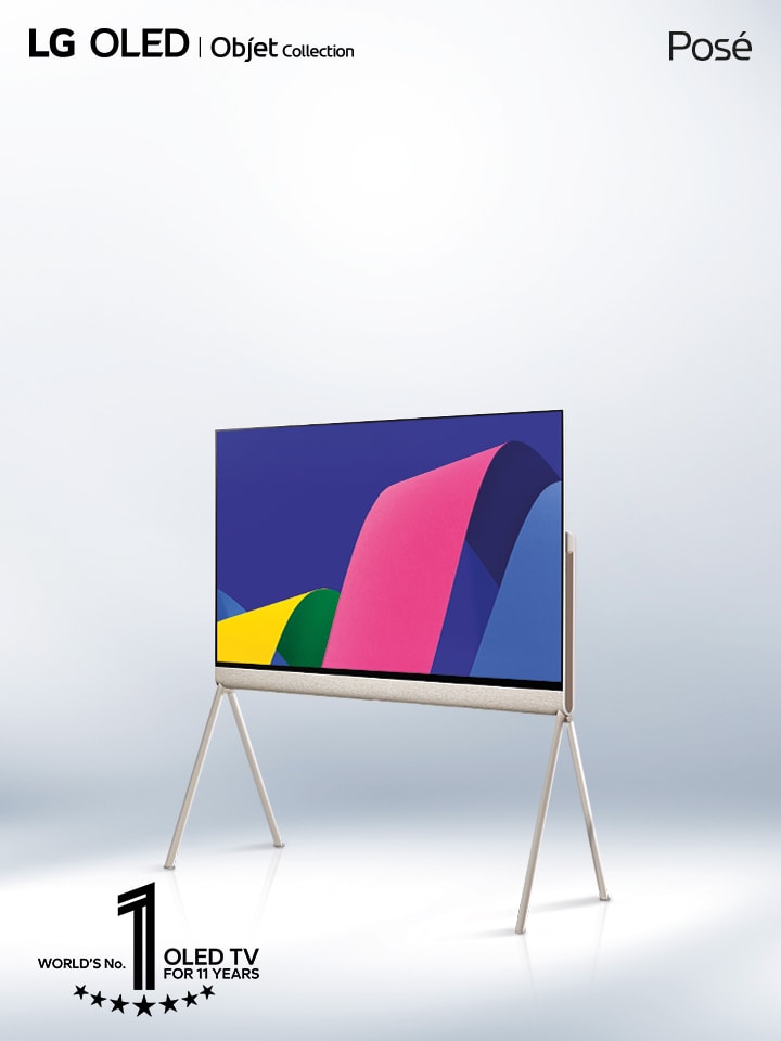  Duas TVs Posé da LG lado a lado em um angulo de 45 graus, uma vista de frente com arte abstrata colorida na tela e outra vista de trás mostrando sua parte traseira versátil. O emblema da TV OLED, número 1 do mundo por 10 anos, também está na imagem.