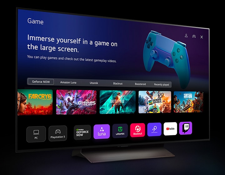 Uma TV LG em um fundo preto mostra o menu Quick Card. Um cursor clica no bot?o 'Game' e a página do jogo aparece. Menus, miniaturas de jogos e os seguintes logotipos aparecem na tela: Luna, Utomik, Blacknut, Boosteroid, YouTube e Twitch.
