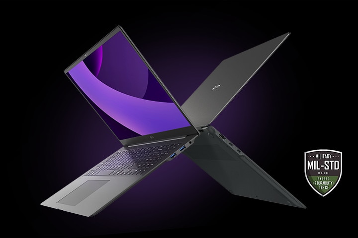 Ein LG gram Notebook mit besonders leichtem, schlankem und tragbarem Design ist X-f?rmig ge?ffnet zu sehen. Hervorgehoben wird der bestandene Haltbarkeitstest nach MIL-STD-810H.