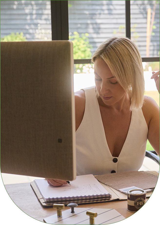 A woman who works comfortably from home, emphasizing sustainability and energy efficiency.