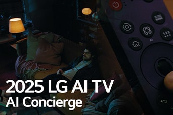 Le titre est visible?: 2025 LG AI TV, Al Concierge. LG Al Magic Remote est visible. Un homme est assis sur le canapé.