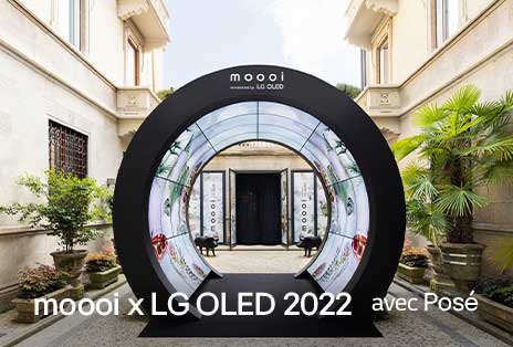 LG Posé présentant l’?uvre d’art de moooi.