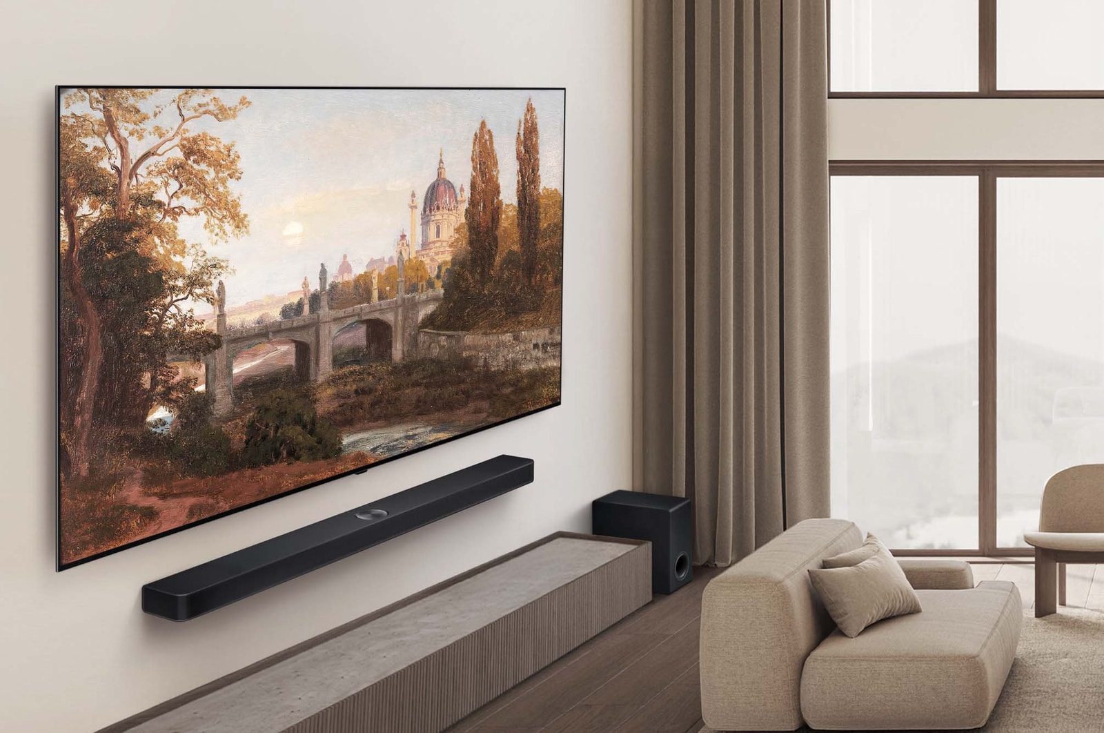 Vue large d’un salon haut de gamme dans des tons neutres. Un téléviseur Smart LG OLED AI B5 4K est fixé au mur et une ?uvre d’art affichée sur l’écran. Une LG Soundbar est fixée en dessous. 