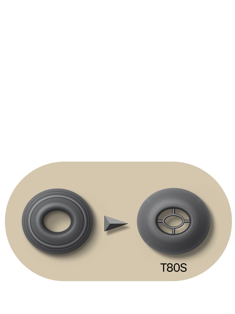 Deux embouts sont illustrés. à gauche, on voit le modèle précédent. à droite, on voit l’embout des écouteurs?T80S qui permet de mieux isoler le bruit.