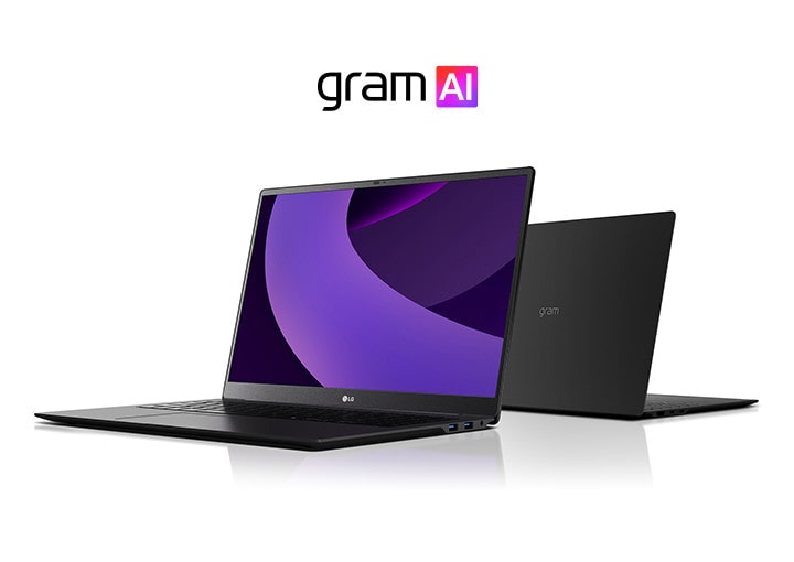 L’image montre un ordinateur portable avec son écran ouvert et incliné vers la gauche, ainsi qu’un autre ordinateur portable avec le logo visible à l’arrière. Une image cylindrique violette traverse l’écran, et le logo ? gram AI ? est positionné sur le dessus de l’ordinateur portable.