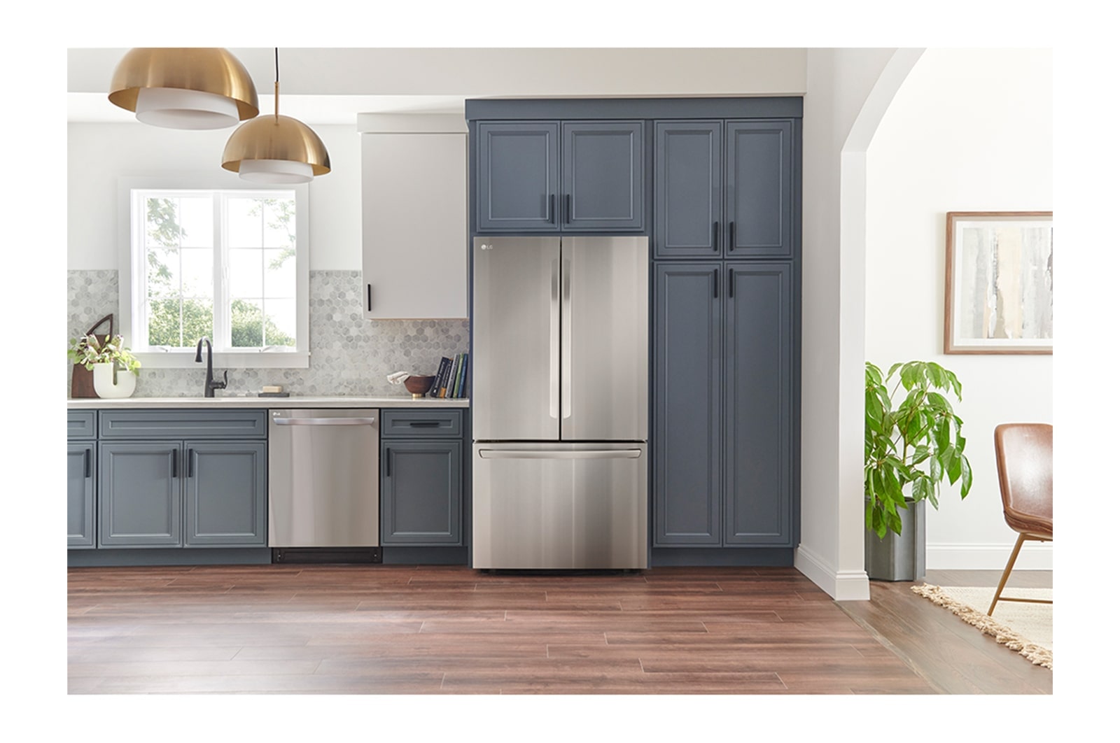 LG Réfrigérateur intelligent à Counter Depth MAX<sup>MC</sup> de 27 pi3 avec distributeur d’eau intégré, LRFLC2706S