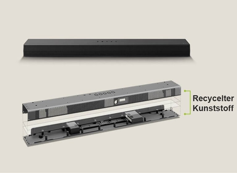 Es gibt eine Frontalperspektive der Soundbar von hinten und eine Abbildung des Metallrahmens der Soundbar von vorne. Ein schr?ger Blick auf die Rückseite des Metallrahmens der Soundbar mit der Aufschrift ?Recycelter Kunststoff“ an der Kante des Rahmens.
