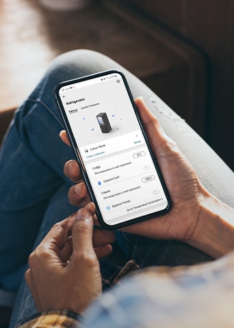 Das Bild zeigt eine App, mit welcher du den Kühlschrank ganz einfach von deinem Smartphone aus steuern k?nnen.