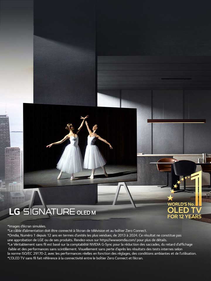 Un espace de vie haut de gamme avec la LG OLED Signature M5 sur un support de TV. L’écran semble énorme. Aucun cable n’est visible, mettant en valeur la technologie Véritablement sans fil de la TV. L’emblème OLED TV numéro un mondial depuis 12?ans et le logo LG OLED Signature M sont visibles.