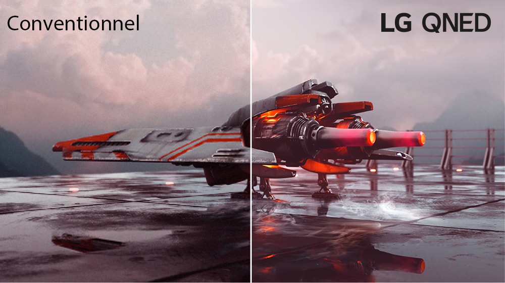 Un avion de chasse rouge et une image divisée en deux – la partie gauche de l’image semble moins colorée et légèrement plus sombre tandis que la partie droite est plus lumineuse et plus colorée. Dans le coin supérieur gauche de l’image, on peut lire ??Conventionnel?? et dans le coin supérieur droit, le logo LG QNED.
