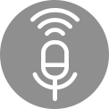 Un homme contr?le le lave-linge LG à distance via une application ThinQ?.