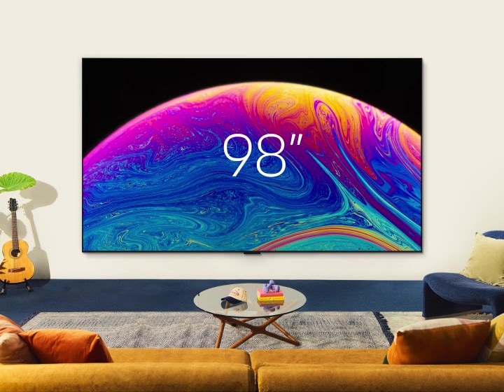 Un televisor LG de 65 pulgadas montado en la pared aumenta gradualmente de tama?o hasta 75, 86 y 98 pulgadas.