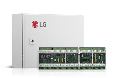  Un gabinete blanco y rectangular con el logotipo de LG. Un módulo más peque?o de color gris con dos conectores verdes está colocado frente al gabinete.