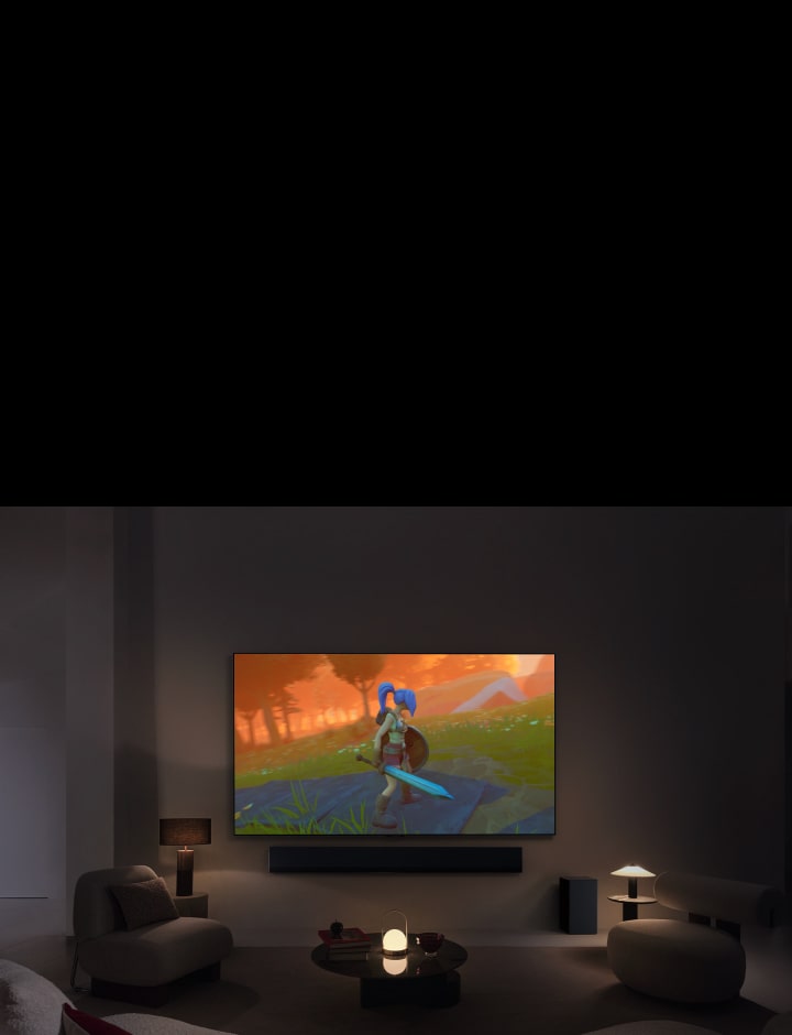 En video inleds med ett par som g?r yoga. Scenen ?ndras till en man som lagar mat och sedan en karakt?r som springer genom vildmarken i ett RPG-spel. Scenen panorerar ut f?r att visa allt detta som h?nder p? en v?ggmonterad LG TV i ett mysigt vardagsrum. 