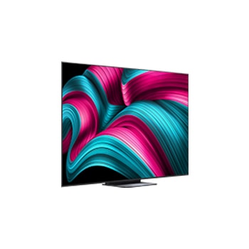 Mírně nato?eny pohled na televizor LG OLED evo AI C5 4K Smart TV.