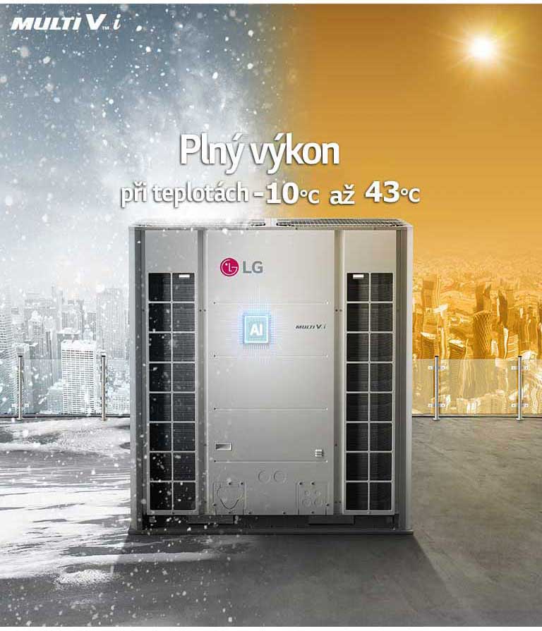 Za?ízení MULTI V i je instalováno na st?e?e budovy, na pozadí je chladné zimní a horké letní po?así. Nad produktem je zvyrazněn následující text: ?Plny vykon v rozmezí od -10 do 43 ℃“