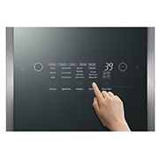 LG Styler | TrueSteam? - Parní osvě?ova? oděv? | Kapacita: 3+1 ks oděv? a poli?ka na doplňky | Cyklus osvě?ení: 34 min., S3MFC
