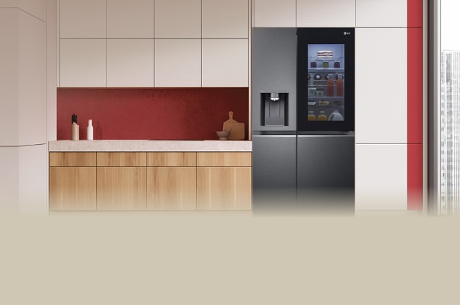 Ein Bild einer Küche mit einem LG Kühlschrank.
