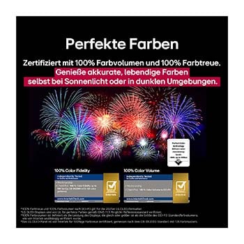 Ein Wohnzimmer mit einem an der Wand montierten LG OLED-Fernseher. Auf dem Fernseher ist eine Bergkette vor einem dunklen Abendhimmel voller Sterne zu sehen. Diese Szene ist in zwei H?lften geteilt. Die eine Seite zeigt eine trübe, graue Version der Landschaft mit der Bezeichnung Non Perfect Black Display. Auf der anderen Seite ist ein angenehmeres Bild mit einem gr??eren Dynamikbereich von Schwarz und Wei? zu sehen. Dies ist mit Perfect Black Display gekennzeichnet. Auch die Logo-Zertifizierung ist sichtbar: Perfect Black Technology liefert Schwarzwerte von 0,24 nit oder weniger bis zu 500 Lux. 