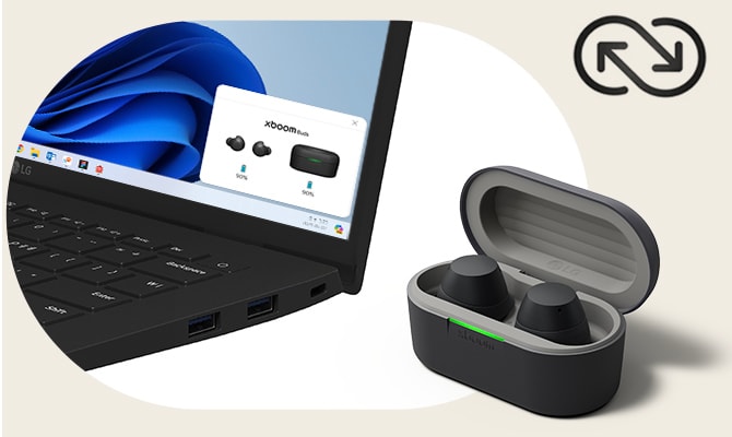 Eine Ecke des schwarz gef?rbten Laptops, LG gram, wird aufgeklappt neben einer schwarzen xboom Buds-Halterung platziert, die mit einem Paar Ohrst?pseln darin ge?ffnet bleibt. 