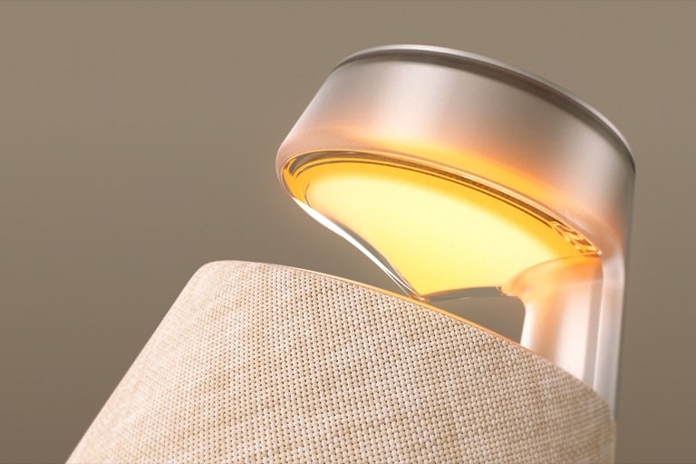 Ein Video des vergr??erten LG XBOOM 360 DXO2T, in dem das 360-Grad-Design gezeigt wird.