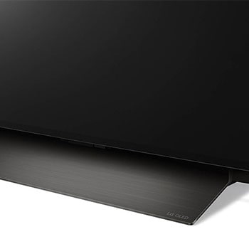 Nahaufnahme des Standfu?es des LG OLED evo AI C4 4K Smart TV in metallischer Ausführung