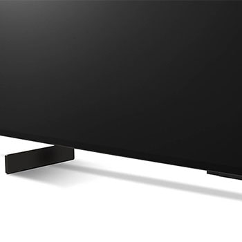 Detailaufnahme des linken Standfu?es des LG OLED evo AI C4 4K Smart TV in Schwarz.