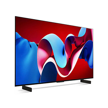 Schr?gansicht von vorne rechts des LG OLED evo AI C4 4K Smart TV mit Dual-Standfü?en.