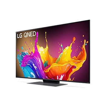 LG QNED86 AI 4K Smart Fernseher aus einer st?rker angewinkelten vorderen rechten Perspektive betrachtet, hebt das Seitenprofil und das Standfu?design hervor.
