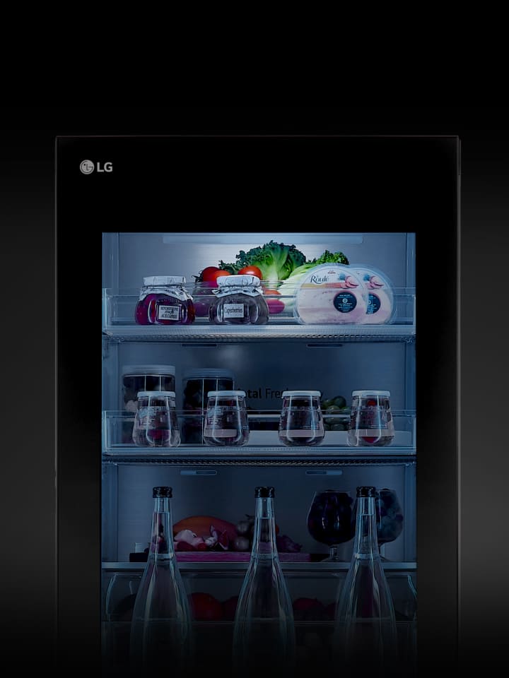 Die Beleuchtung an der InstaView?-Scheibe des LG Kühl-/Gefrierschranks ist eingeschaltet.