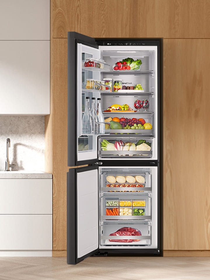 Der Kühlschrank ist mit der Tür?ffnung nach links abgebildet, um zu zeigen, dass er anpassbar ist.