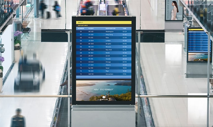 Dieses Bild erfasst Displays mit gro?er Helligkeit, die in einem rund um die Uhr ge?ffneten Flughafen verwendet werden.