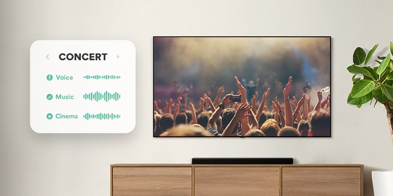 An der Wand befestigter TV. Der TV zeigt Menschen, die bei einem Konzert klatschen, anschlie?end wird zuerst zu einer Filmszene mit einem fahrenden Auto in einem Wald umgeschaltet und dann zu den Nachrichten. Die LG Soundbar steht direkt unter dem TV auf einem beigefarbenen Regal (Video abspielen).