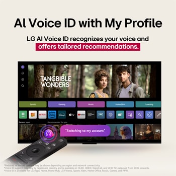 Auf einem LG QNED TV-Bildschirm befindet sich die webOS 25-Startseite, die mit Apps und Unterhaltungsinhalten gefüllt ist. Neben dem Fernseher befindet sich die LG Al Magic Remote. Die Al-Taste ist hervorgehoben, als ob sie durch die Stimme des Benutzers aktiviert würde. Daneben befindet sich eine Sprechblase, die auf mein Konto umschaltet. Der kurze Text erkl?rt, wie Nutzer ihre Stimme mit ihrem pers?nlichen Profil synchronisieren k?nnen, um die Navigation zu erleichtern und personalisierte Empfehlungen zu erhalten.