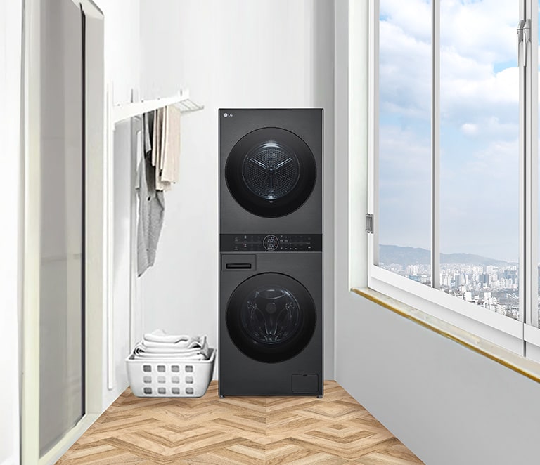 Der WashTower steht auf einem wei?en Balkon.