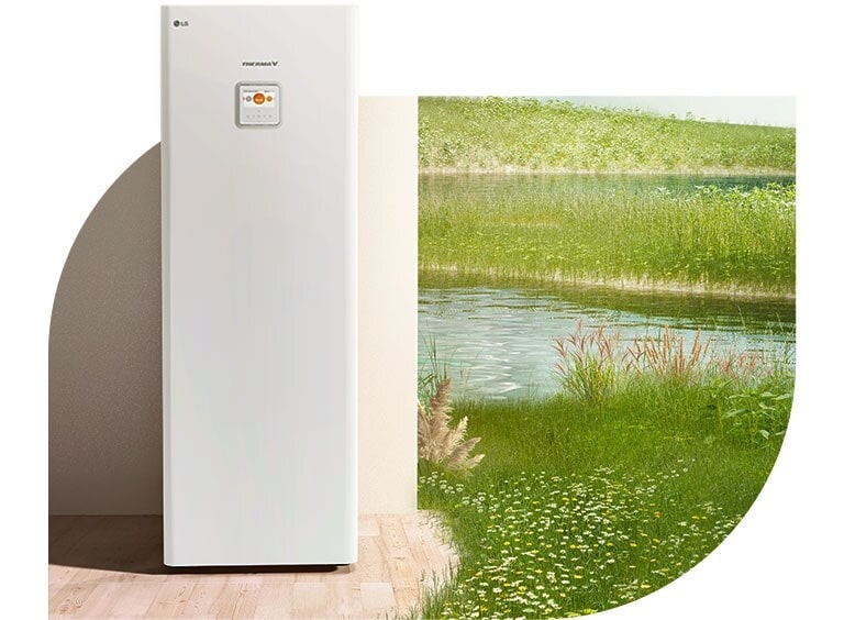 LG THERMA V steht neben einer Hauss?ule mit Blick auf den angrenzenden Fluss.